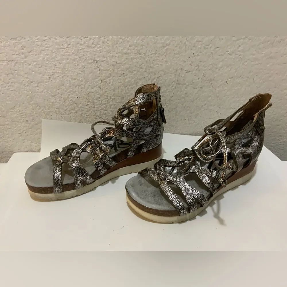 OTBT Escapade Escapade-SLV Womens Gray Synthetic Zipper Slingback Sandals Shoes